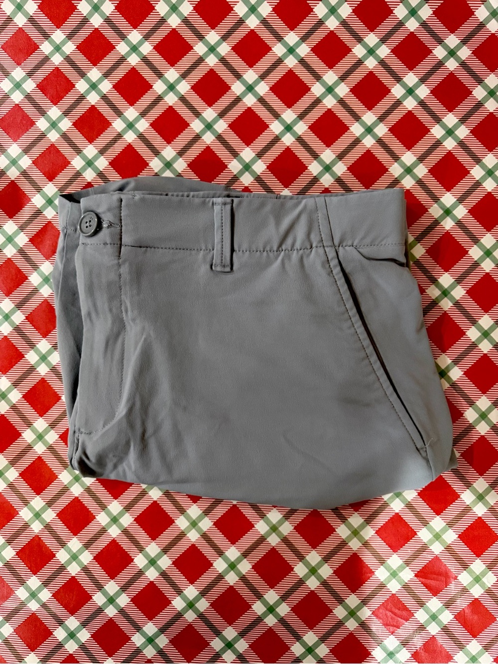 Under Armour Men's Flat Front Performance Shorts in Light Gray